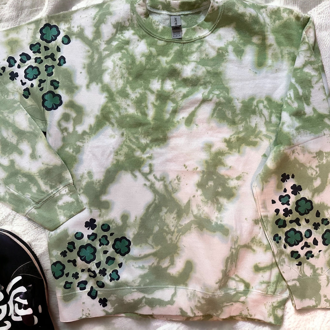 BLANK Green dyed Sweatshirt with Shamrock Leopard print